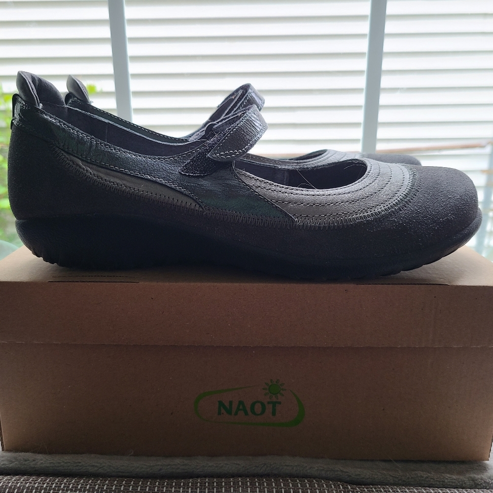 Size 11 (EU 42) Grey Naot Kieri Mary Jane